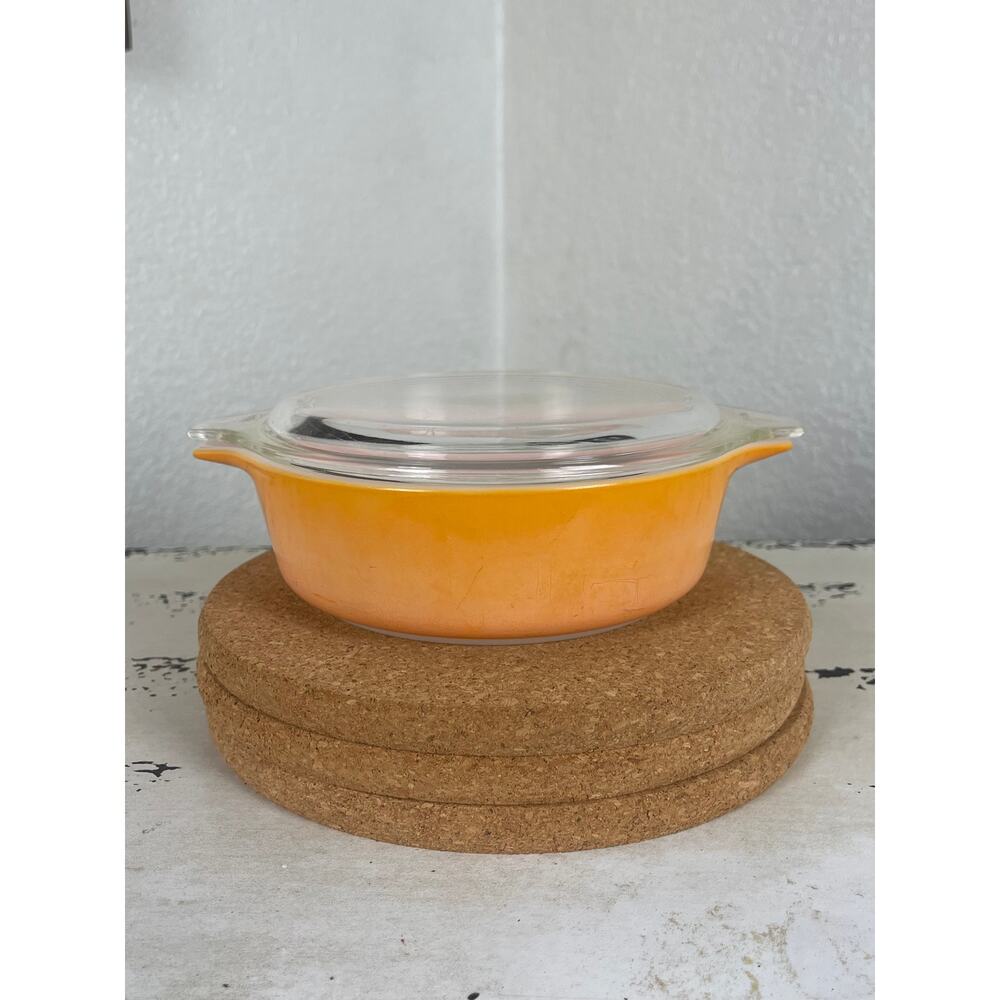 Vintage Pyrex 2.5 qt Casserole Dish